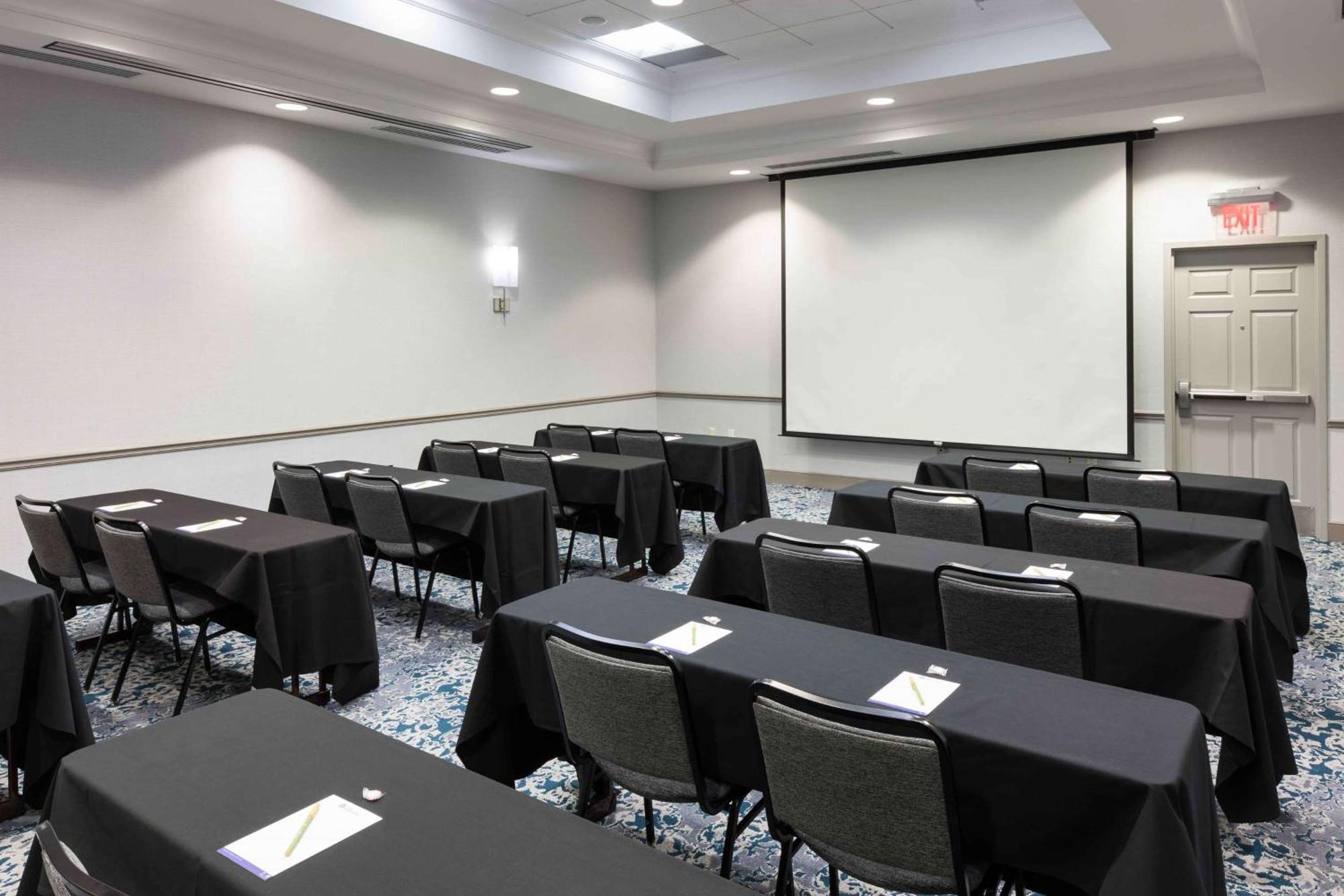 Hilton Garden Inn Detroit/Novi Ngoại thất bức ảnh
