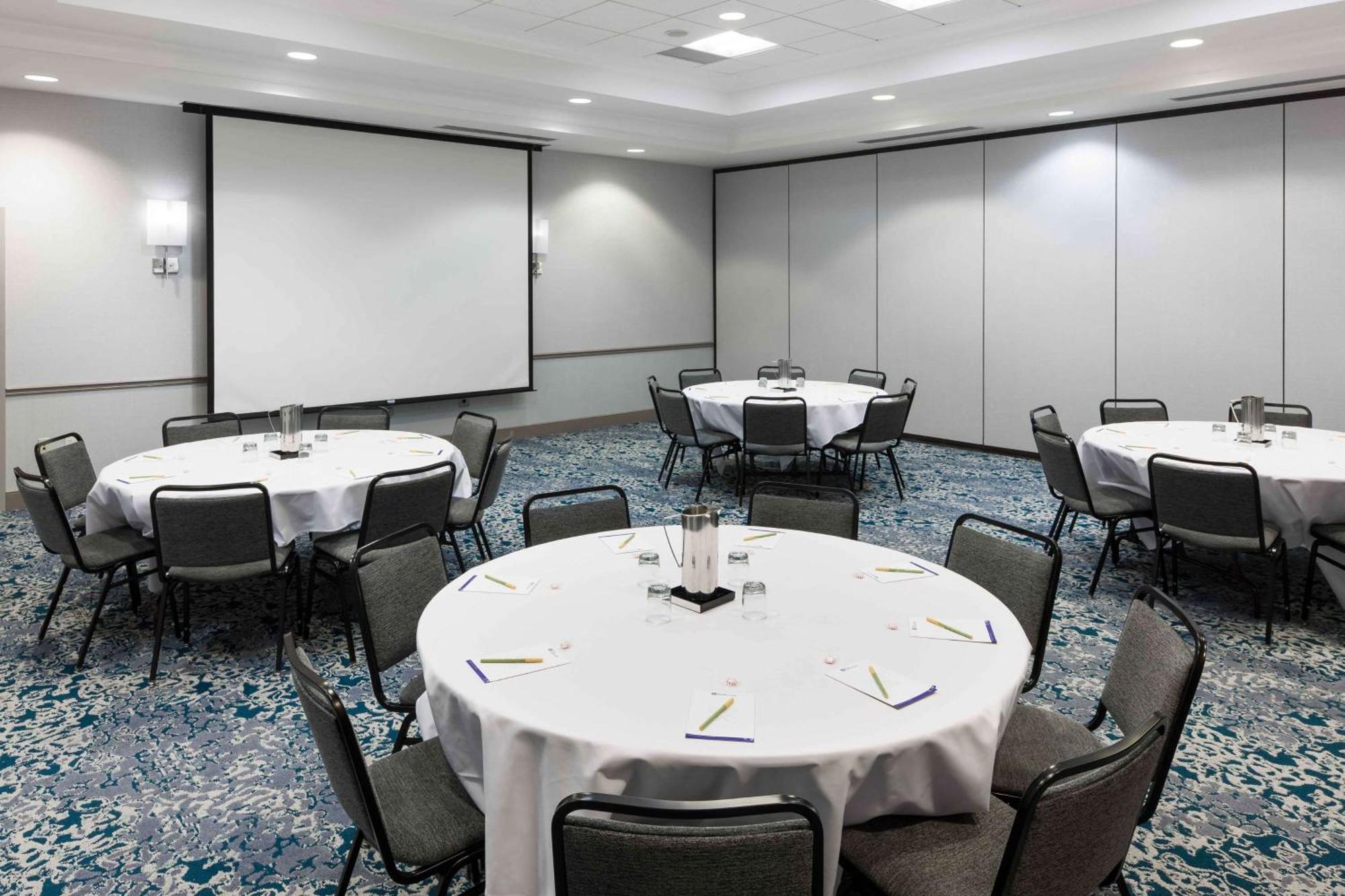 Hilton Garden Inn Detroit/Novi Ngoại thất bức ảnh