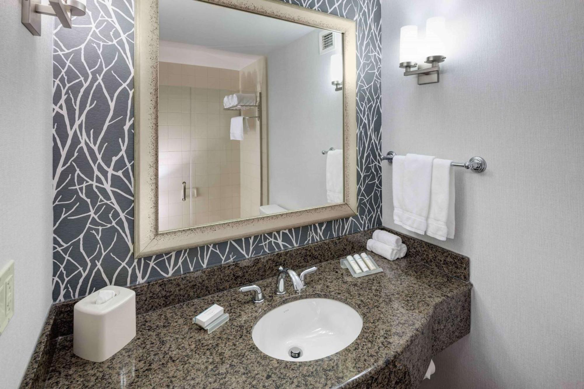 Hilton Garden Inn Detroit/Novi Ngoại thất bức ảnh