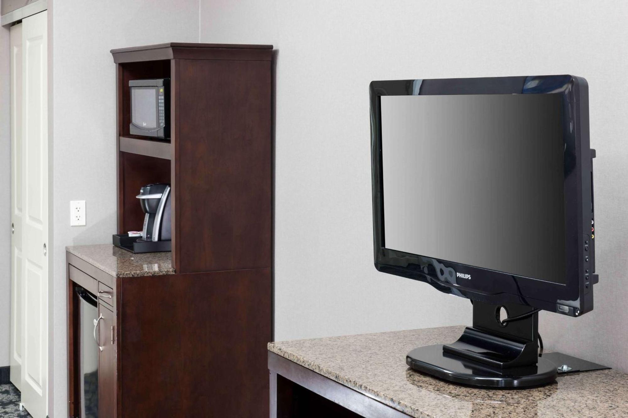 Hilton Garden Inn Detroit/Novi Ngoại thất bức ảnh