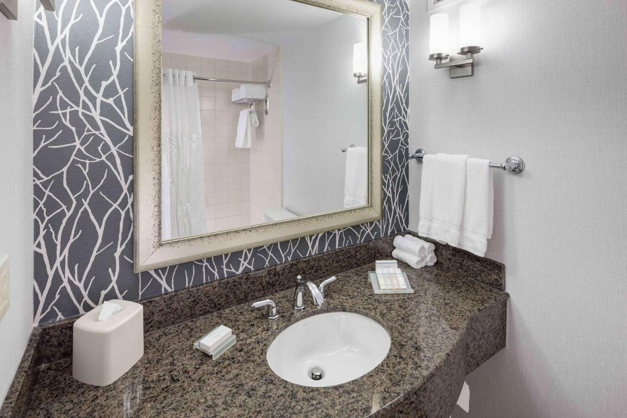 Hilton Garden Inn Detroit/Novi Ngoại thất bức ảnh